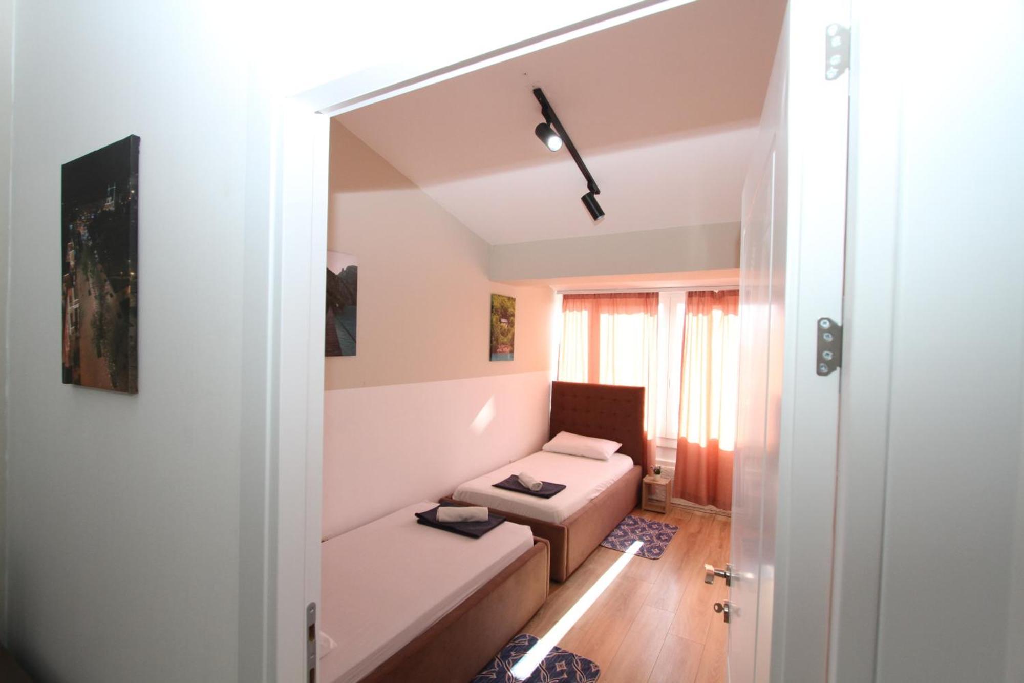 Cityscape Delight Apartment Shkoder